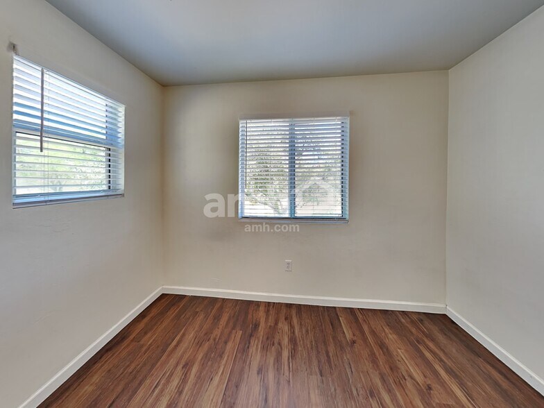 Building Photo - 574 W Paseo Celestial