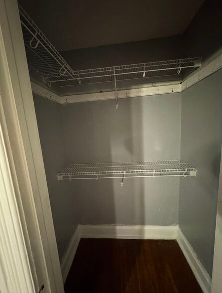 Building Photo - 923 16th Ave