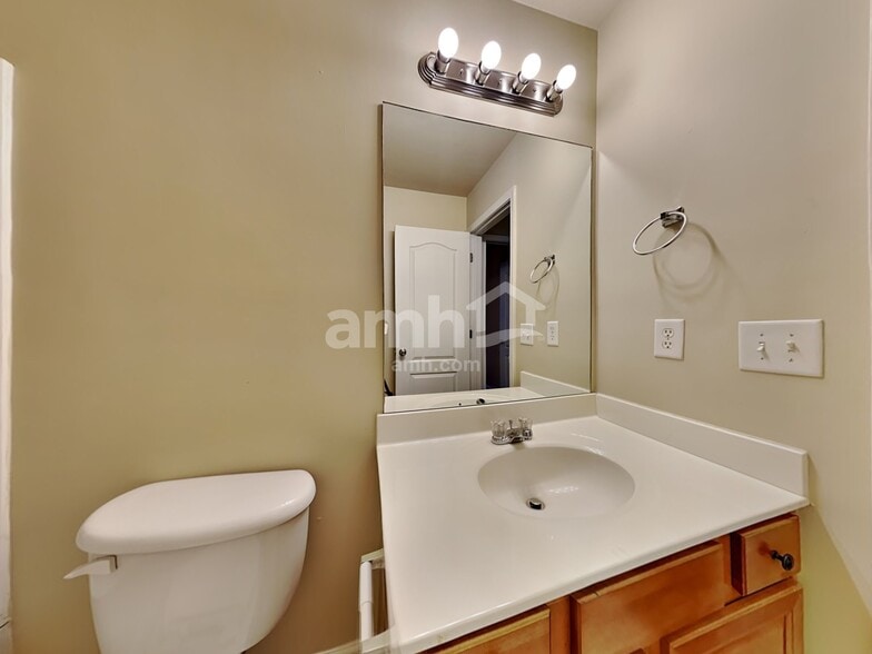 Building Photo - 5177 Rosewood Pl