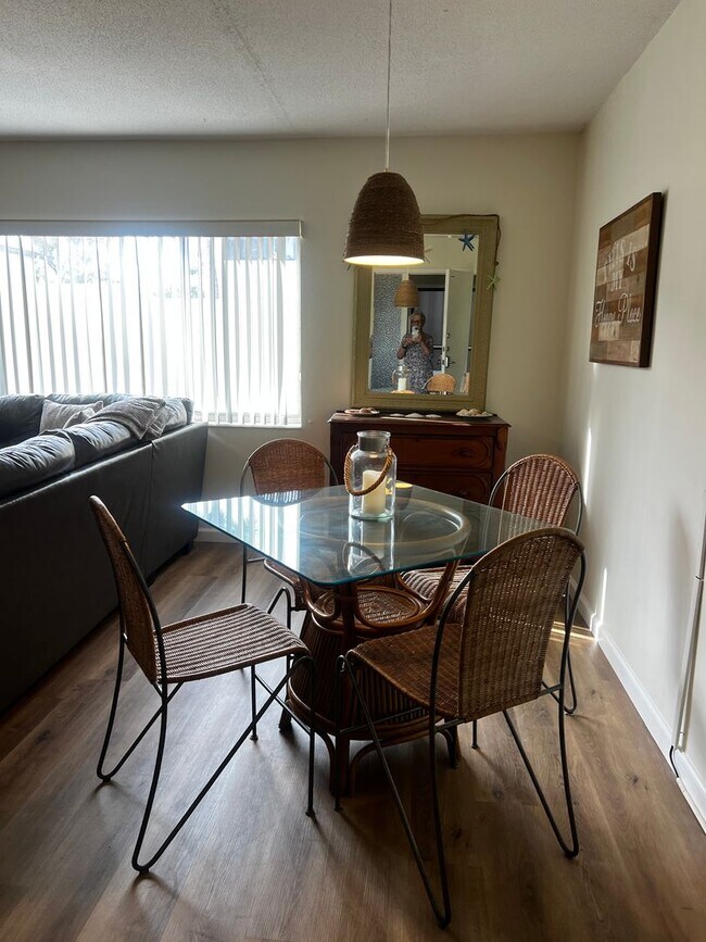 Building Photo - 2BD/1BA on Venice Island