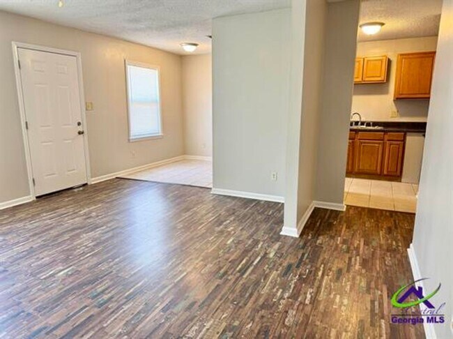Building Photo - 102 Varee Dr