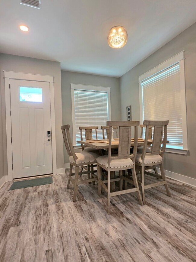 Building Photo - 8088 Carmel Cir