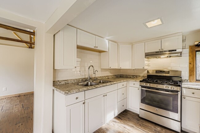 Building Photo - 9 Moon Dance Ln