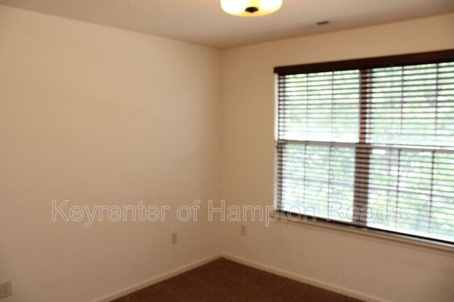 Building Photo - 3901 Grand Isle Dr