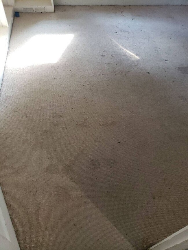 Building Photo - 1005 NE D St