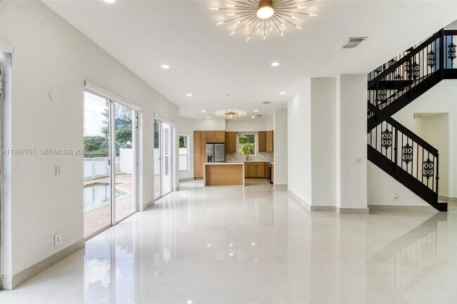 Building Photo - 5363 SW 38th Ave