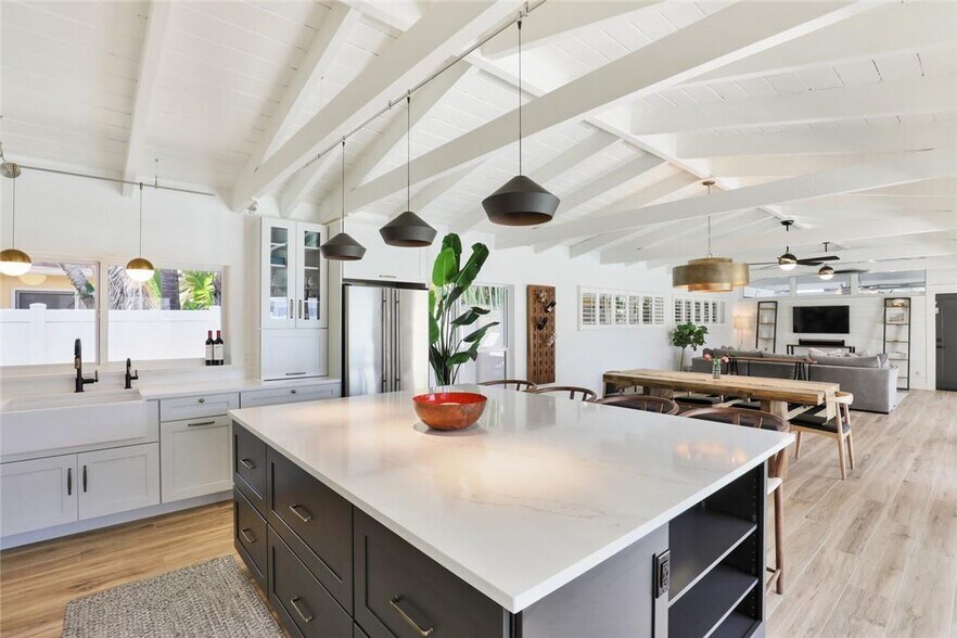 Building Photo - 278 Tropic Dr