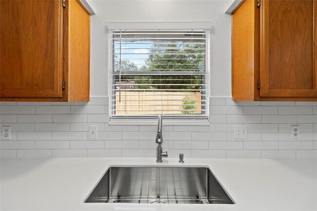 Building Photo - 126 Wood Hollow Dr