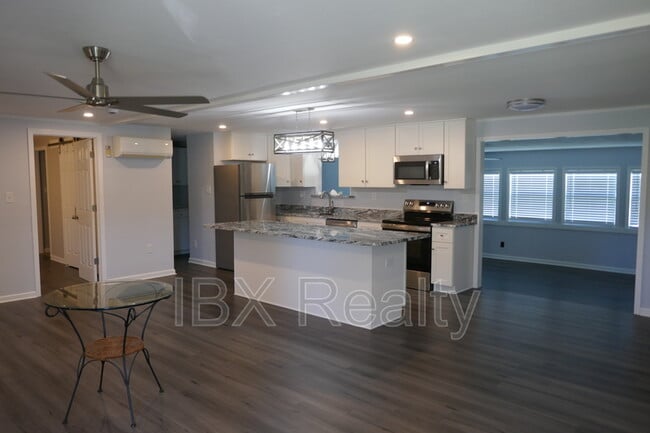 Building Photo - 144 Edgewater Dr
