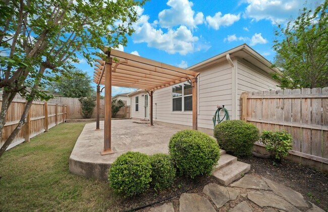 Building Photo - 5125 Knollwood