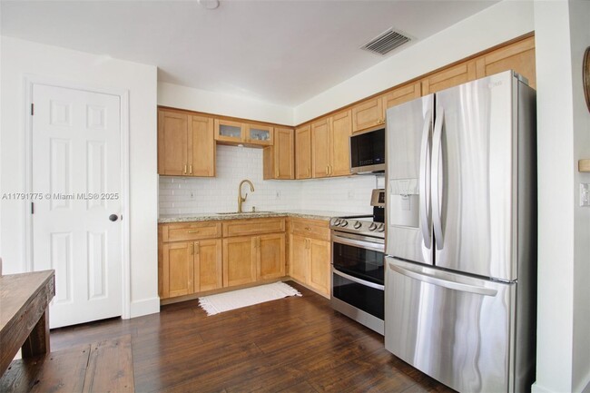Building Photo - 9428 SW 51st Ct