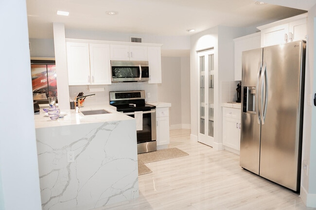 Building Photo - 5700 Coach House Cir