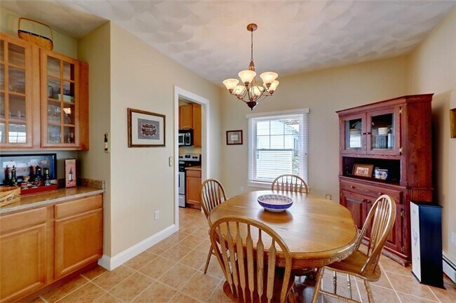 Building Photo - Providence/Elmhurst – Gorgeous Single Fami...