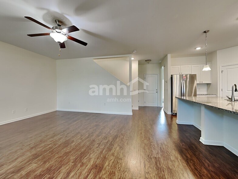 Building Photo - 212 Dogwood Cir