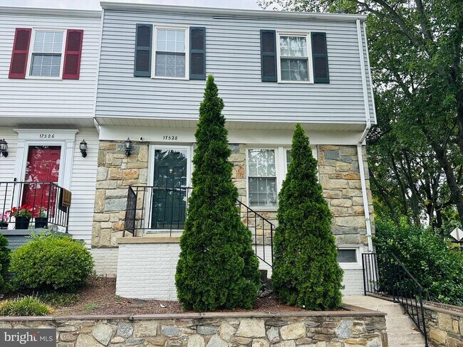 Building Photo - 17528 Sabrina Terrace