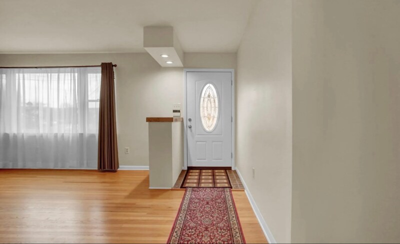 Primary Photo - 34 Suffolk Rd