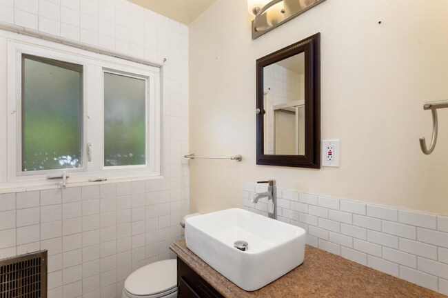 Building Photo - 3145 Sheridan St