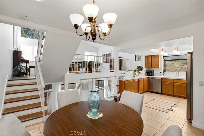 Building Photo - 26120 Alizia Canyon Dr