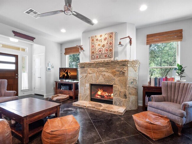 Building Photo - 10103 Twin Lake Loop