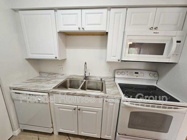 Building Photo - 2855 Winkler Ave