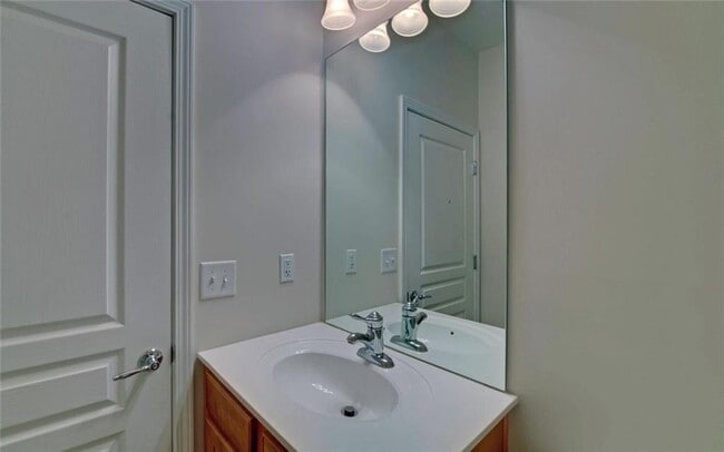 Building Photo - 6218 Azalea Way