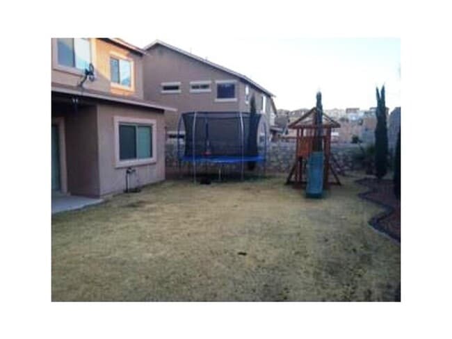 Building Photo - Great 2 story property located at West Hills!