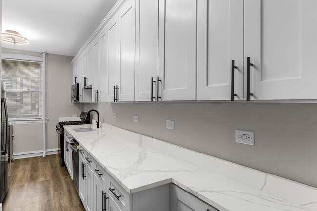 Building Photo - 6362 S Greenwood Ave