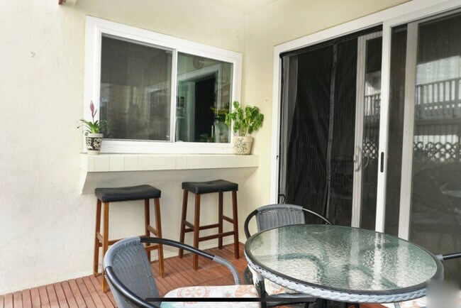 Building Photo - 5651 Sumner Way