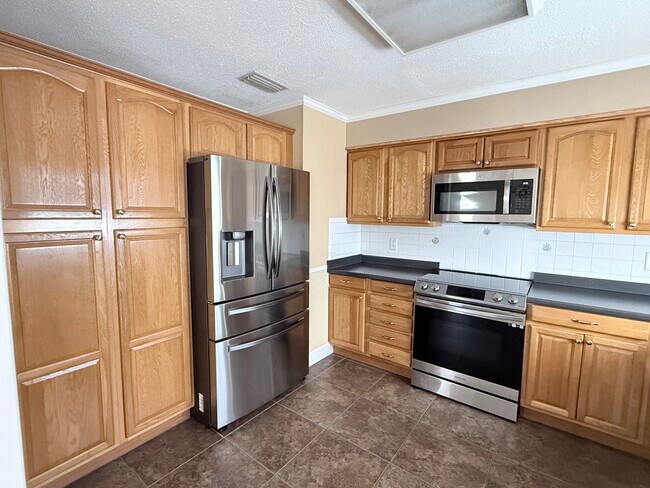 Building Photo - 16356 SE 87th Ave