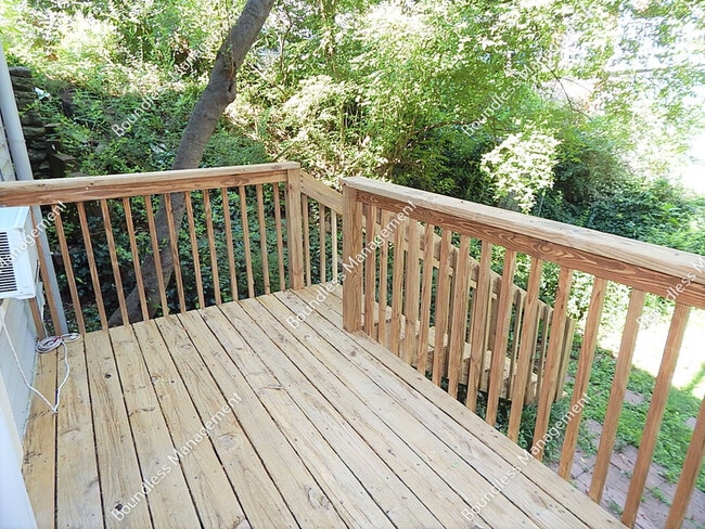 Building Photo - 622 Waldo St SE