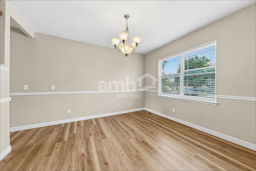 Building Photo - 1556 S Catawba Cir