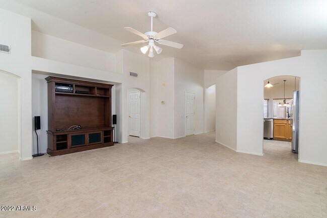 Building Photo - 4715 E Briarwood Terrace