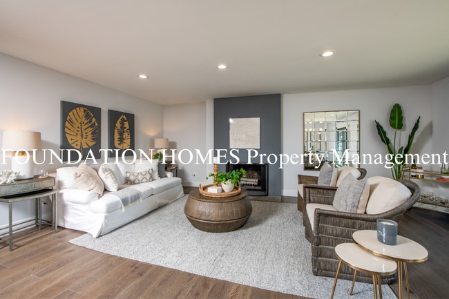 Building Photo - Top Floor 2BD/2BA Waterfront Luxury in Greenwood Cove!  Pool!  Parking!  FOUNDATION