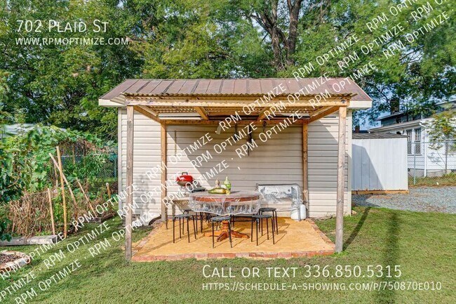 Building Photo - 702 Plaid St