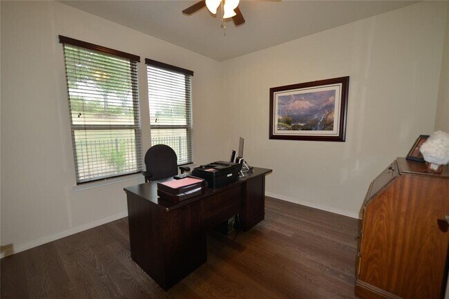 Building Photo - 1211 Majestic Oak