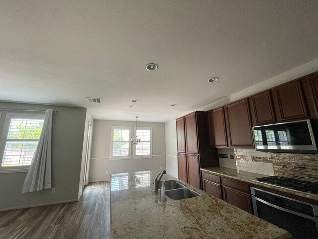 Building Photo - Spacious Chula Vista Home | 2 Car Garage | Pools, Gym & Tennis Courts