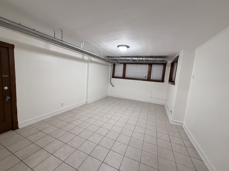 Building Photo - 3414 N Ridgeway Ave