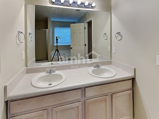 Building Photo - 201 Toulouse St