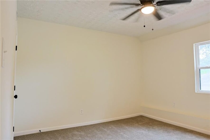 Building Photo - 4411 Flakes Mill Rd