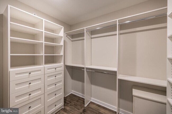 Building Photo - 1442 Hope St