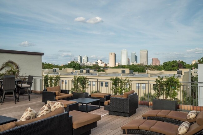 Building Photo - Beautiful 2 bedroom/2 bathroom loft with e...