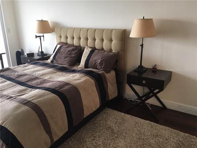 Building Photo - 881 Ocean Dr