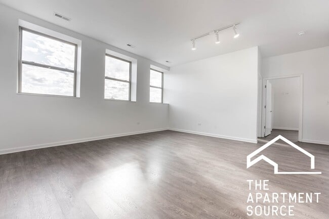 Building Photo - MASSIVE Loft-style condo-quality 3 Bed/2 ba IN UNIT LAUNDRY