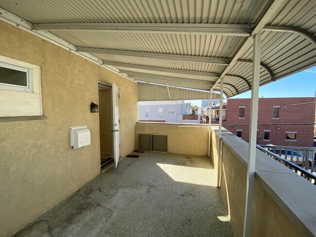 Building Photo - 2550 S Bancroft St