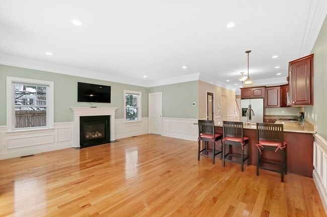 Building Photo - 68 Waverley Ave