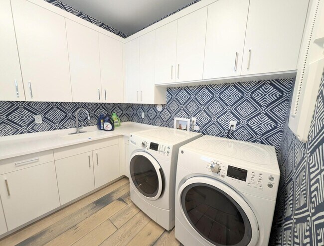 Building Photo - 17299 Pagoda Palms Dr