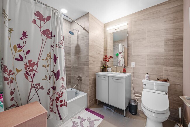 Building Photo - 1400 Hudson St