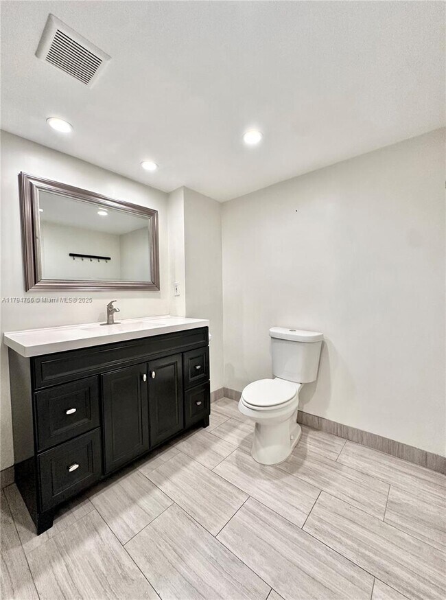 Building Photo - 1175 NE Miami Gardens Dr
