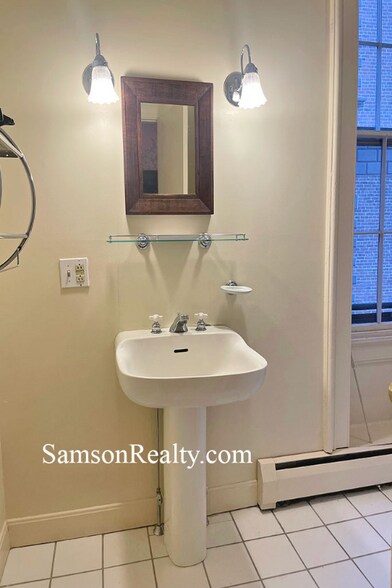 Building Photo - 144 Benefit St