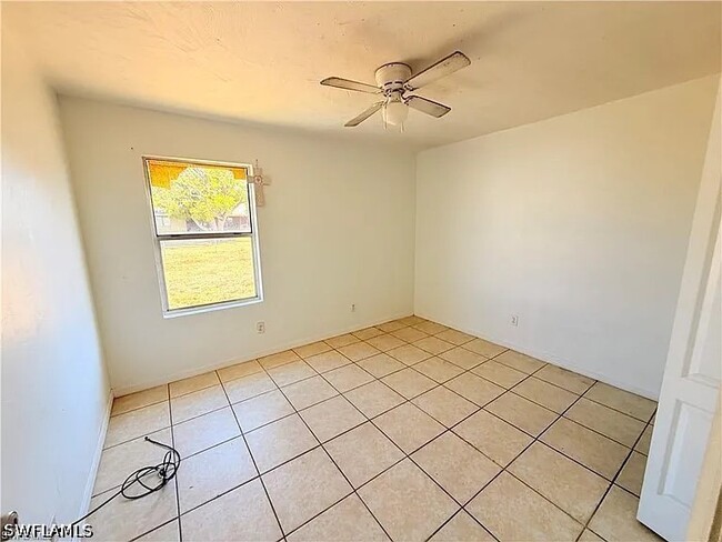 Building Photo - 419 NE 16th Pl